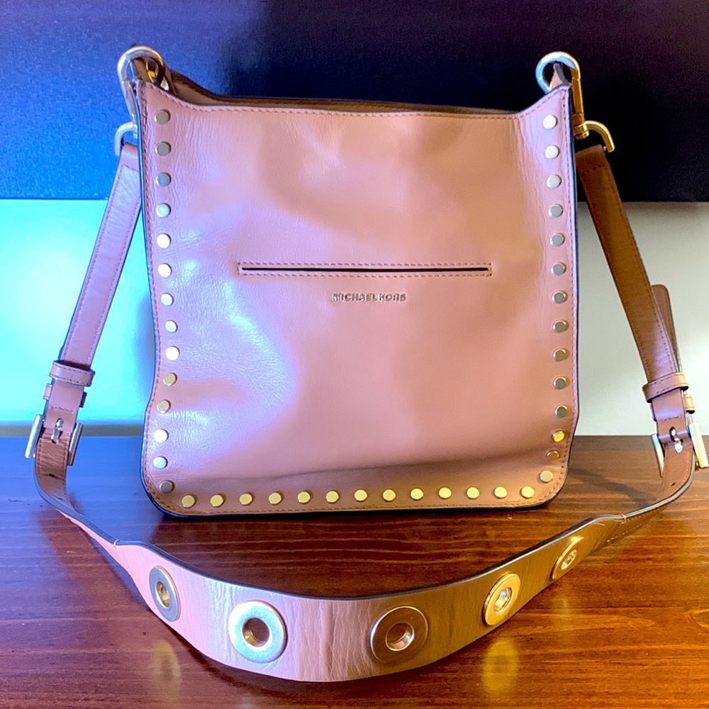 Micheal Kors Sassy Leather Crossbody